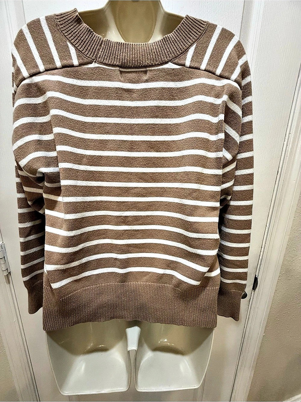 Truth by Republic Striped Sweater in Brown & White Size Large Like New